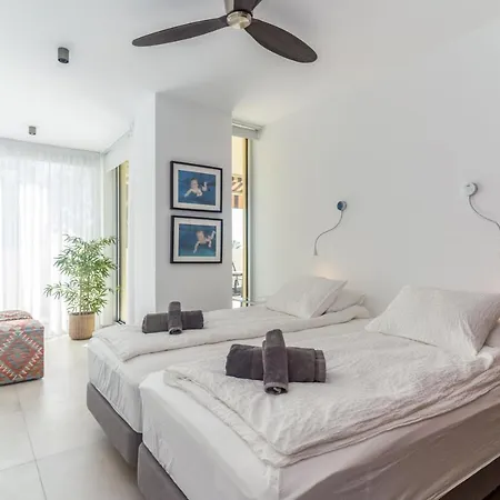 Great First Line Amazing Terrace Апартаменти